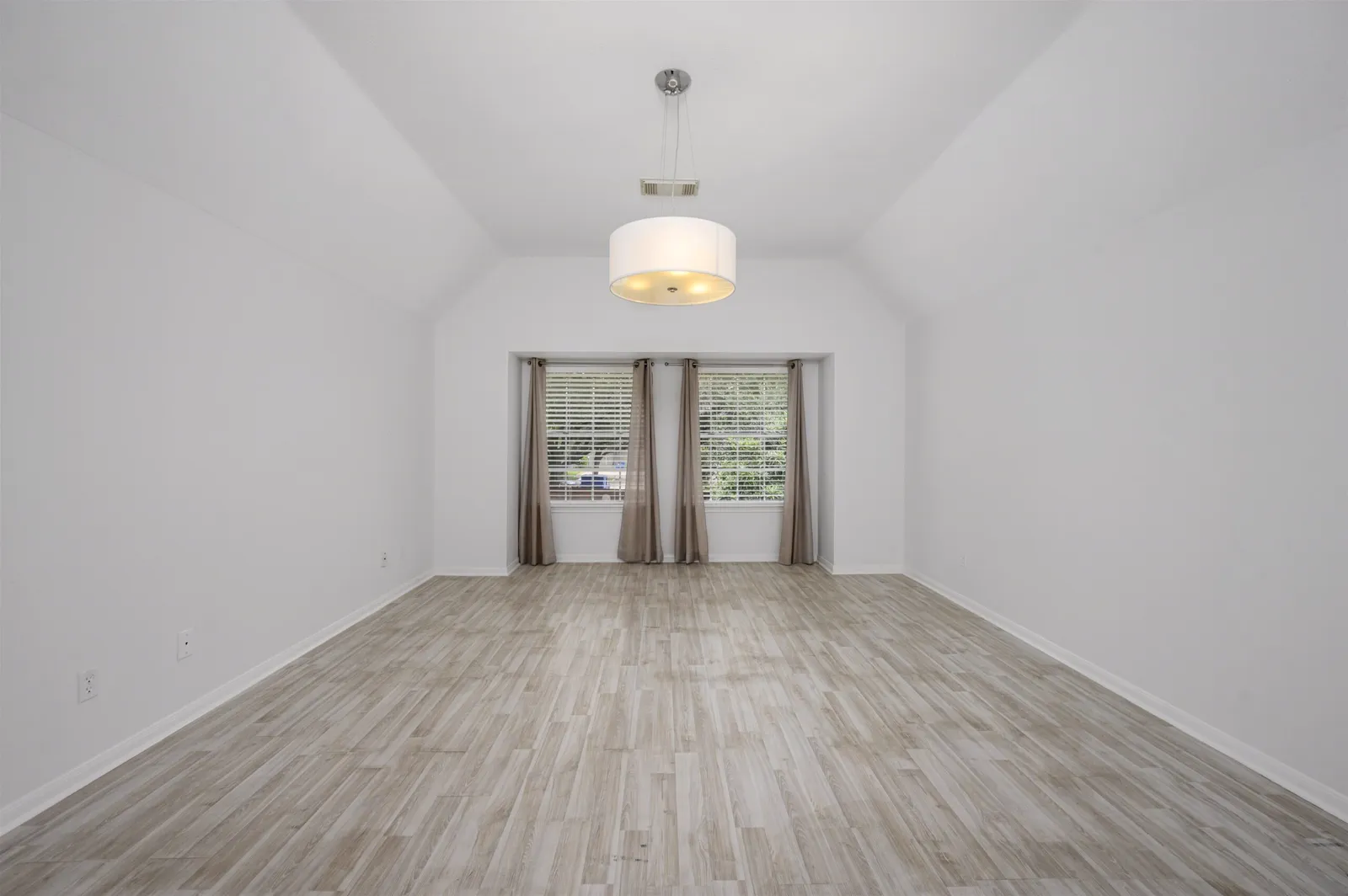 Virtual Furniture real estate photo 5