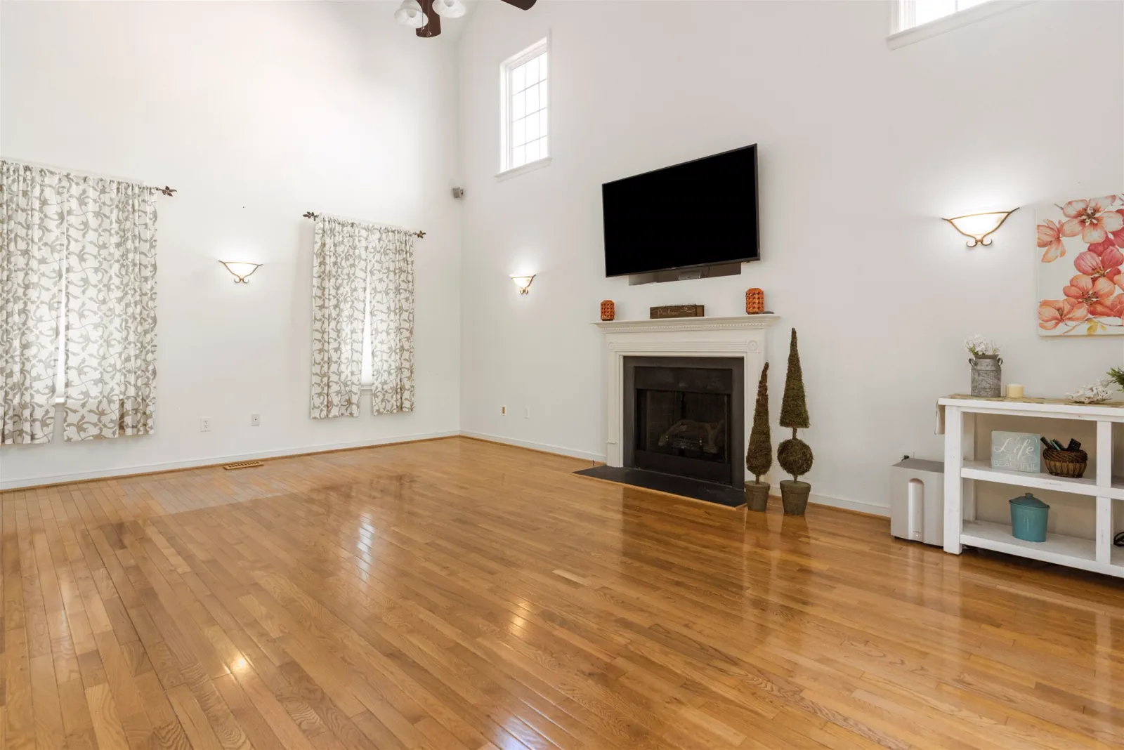 Virtual Furniture real estate photo 9